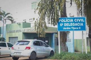 Os casos estão sendo investigados na 6ª Delegacia da Polícia Civil, no bairro Tijuca II. (Foto: Henrique Kawaminami)