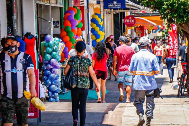 Trabalhador que n&atilde;o receber extra ou folga tem canais para den&uacute;ncias 