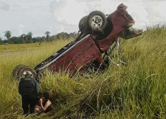 Comerciante de 82 anos morre e netas ficam feridas em capotagem 