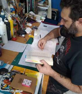 Fábio Quill é artista visual, ilustrador, muralista e arte-educador (Foto: Arquivo Pessoal)