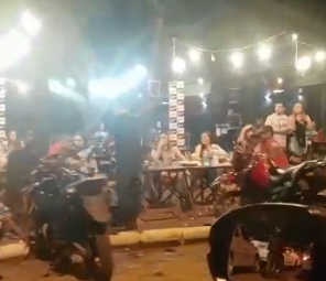&quot;V&iacute;rus s&oacute; tem no Brasil?&quot;, questiona morador ao ver fronteira lotada 