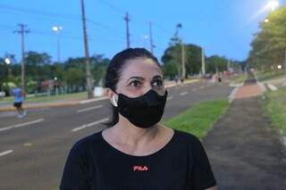 Era possível contar nos dedos a quantidade de pessoas que transitavam pela avenida usando máscaras (Foto: Paulo Francis)