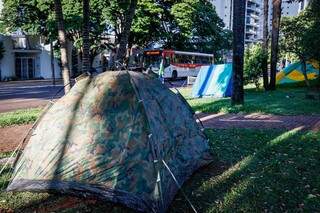 Acampamento tem apenas duas barracas (Foto: Henrique Kawaminami)