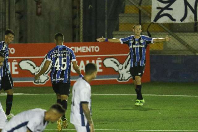 Gr&ecirc;mio empata, perde 100% de aproveitamento, mas lidera o Campeonato Ga&uacute;cho