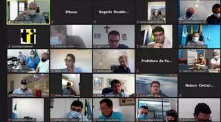 Geraldo Resende, no primeiro quadro da tela, circulado de verde, conversa com prefeitos em videoconferência sobre a pandemia de covid-19. (Foto: Reprodução de vídeo)