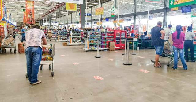 Supermercados v&atilde;o ter de respeitar toque de recolher e fechar &agrave;s 20 horas