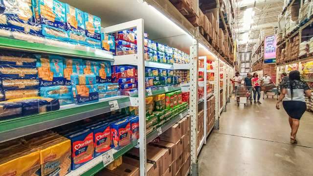 Com atendimento presencial suspenso, Procon recebe den&uacute;ncias pelo 156 