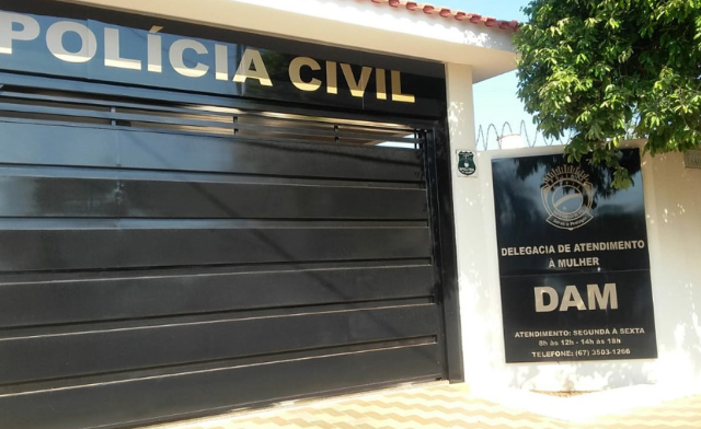 Ladr&atilde;o faz fam&iacute;lia ref&eacute;m e estupra adolescente de 17 anos durante roubo 