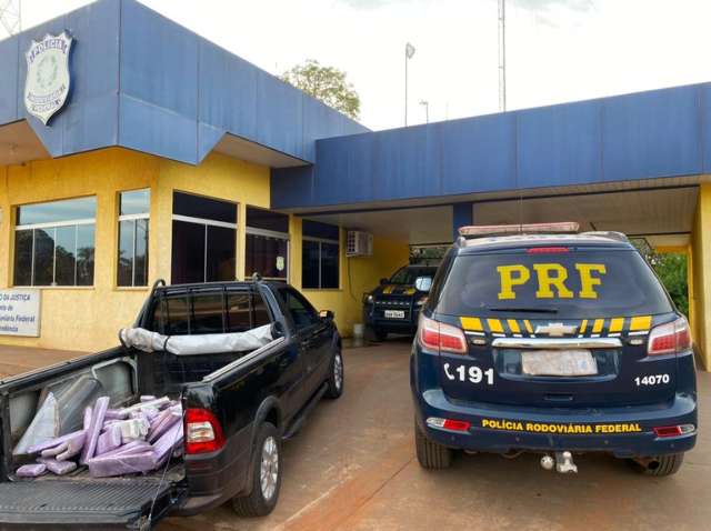 Traficante &eacute; flagrado tranportando 66 quilos de maconha sob assoalho de picape 