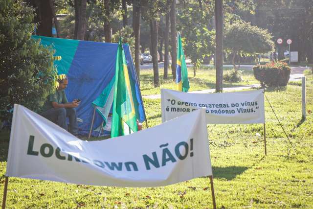Manifestantes abandonam acampamento na Afonso Pena para tomar caf&eacute; da manh&atilde;