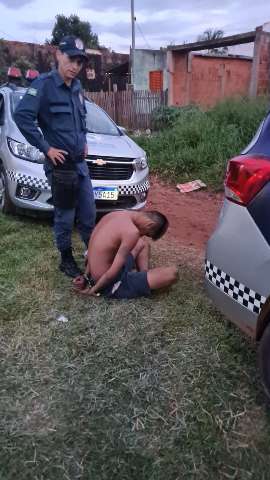 Pol&iacute;cia prende suspeito de manter adolescente ref&eacute;m em assalto 