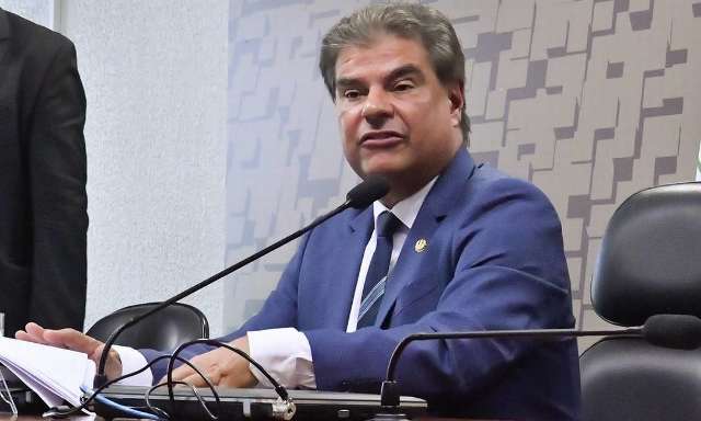 &ldquo;Vamos cobrar uma mudan&ccedil;a de atitude&rdquo;, diz Nelsinho sobre Bolsonaro