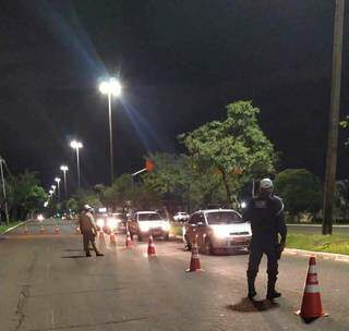 Guarda Municipal durante blitz em Campo Grande. (Foto: Divulgação)