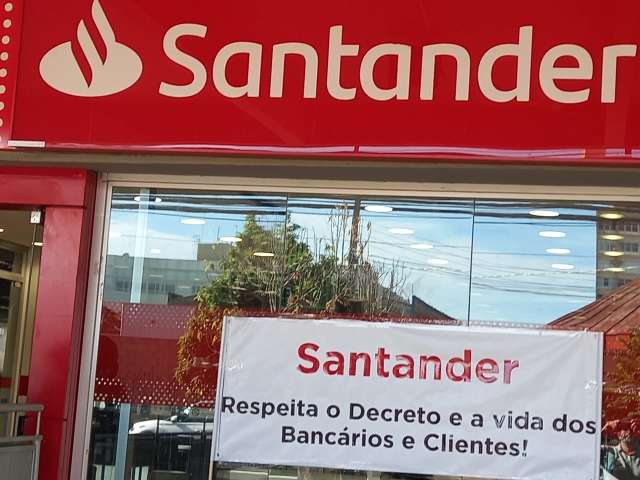 Sindicato flagra irregularidades e fecha ag&ecirc;ncia do Santander no Centro 