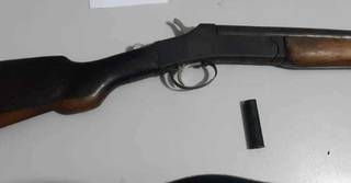 Arma encontrada pelo adolescente foi entregue à polícia (Foto: Divulgação/ Polícia Civil)