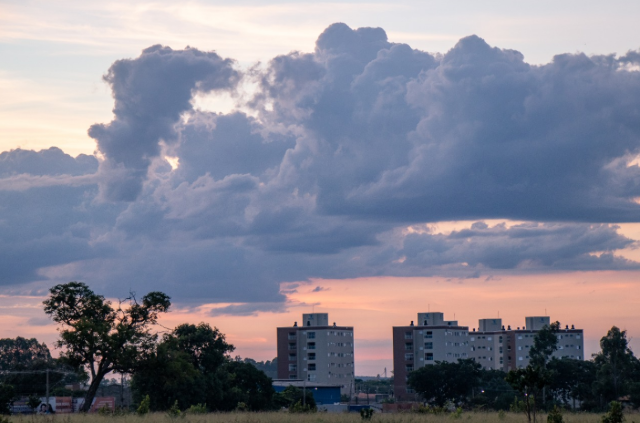 Tempo segue claro nesta quinta-feira com pouca chance de chuva no Estado 