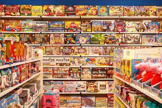 Loja de brinquedos no Shopping Bosque dos Ipês retomou atendimento na manhã de hoje. (Foto: Henrique Kawaminami)