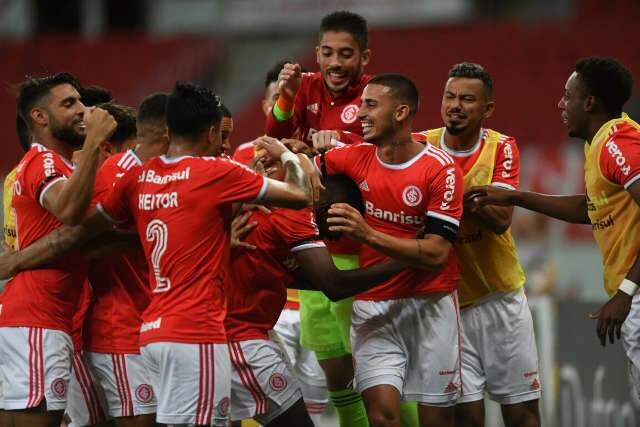 Na estreia de Ram&iacute;rez no Beira-Rio, Inter supera Caxias e lidera Gauch&atilde;o