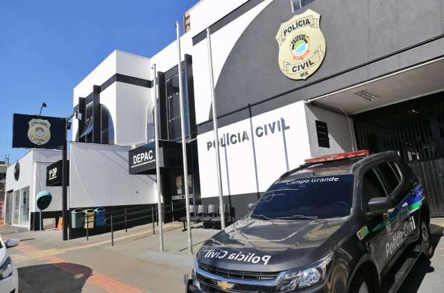 Cobrado por d&iacute;vida, cliente entra em loja e amea&ccedil;a funcion&aacute;rio com arma falsa