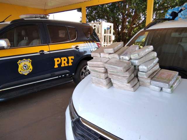 Dois s&atilde;o presos com R$ 6 milh&otilde;es em coca&iacute;na escondidos em lataria de ve&iacute;culo