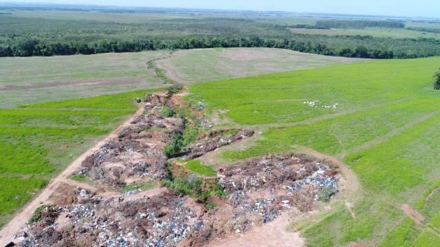 Fazendeiro &eacute; multado em R$ 36 mil por transformar vo&ccedil;oroca &quot;gigante&quot; em lix&atilde;o