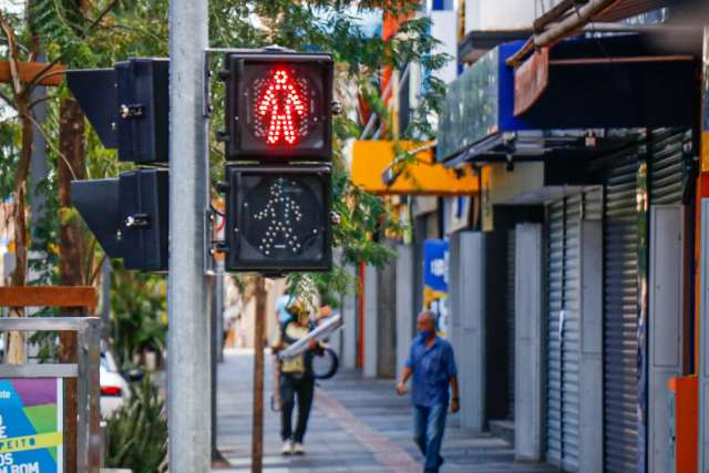 Toque de recolher come&ccedil;a 16h com Guarda na rua para ningu&eacute;m sair de casa