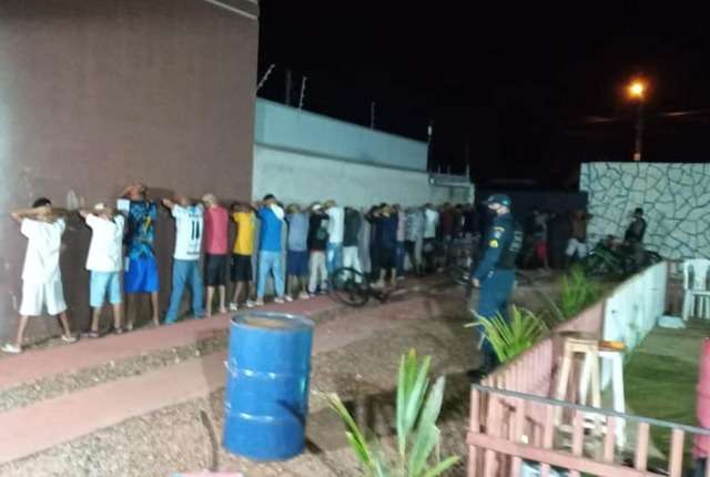 Festa clandestina para adolescentes era regada a &aacute;lcool 