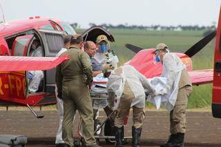 Paciente de SC foi transferido por equipe do Corpo de Bombeiros (Foto: Jornal da Nova)
