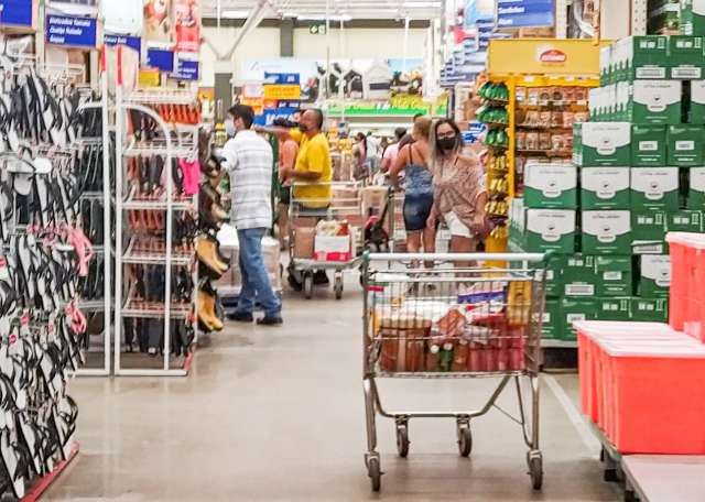 Mercados podem funcionar ap&oacute;s as 16h, mas com 1 cliente por fam&iacute;lia