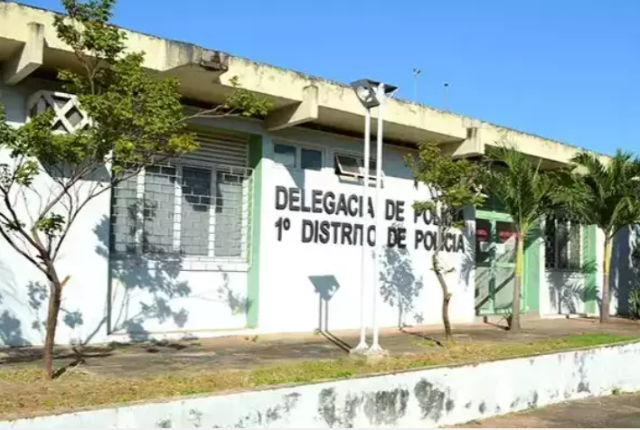 Homem &eacute; encontrado com ferimentos em rua deserta e morre a caminho do hospital