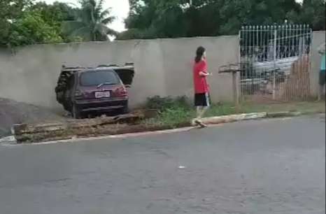Guarda corrige informa&ccedil;&atilde;o e diz que b&ecirc;bado que bateu em muro n&atilde;o &eacute; da corpora&ccedil;&atilde;o