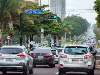 Trânsito na avenida Afonso Pena, em Campo Grande: condutores devem ficar atento às mudanças do calendário (Foto/Arquivo: Kisie Ainoã)