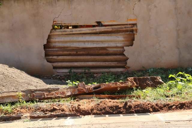 Motorista que destruiu muro ap&oacute;s tomar dose de catuaba &eacute; liberado sem fian&ccedil;a 