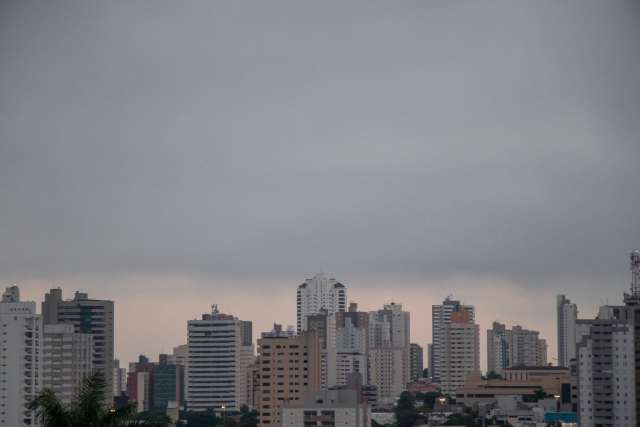 Mesmo com c&eacute;u nublado, previs&atilde;o indica que dia ser&aacute; de calor e tempo seco