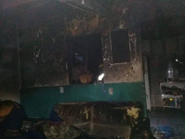 Dois ficam feridos ap&oacute;s curto circuito causar inc&ecirc;ndio em casa
