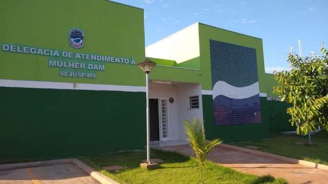 Pol&iacute;cia investiga morte de mulher encontrada pelo marido em aldeia