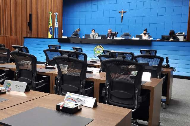 Deputados ficam mais uma semana com atividades suspensas 