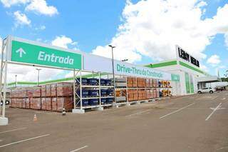 O Drive-Thru fica fica no estacionamento da loja, na saída para Cuiabá, ao lado do Shopping Bosque dos Ipês,