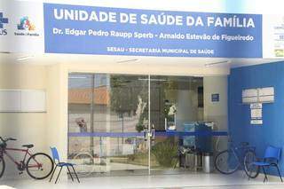 As portas da Unidade de Saúde da Família Dr. Edgar Pedro Raupp estava fechada abre a partir das 13h. (Foto: Kísie Ainoã)