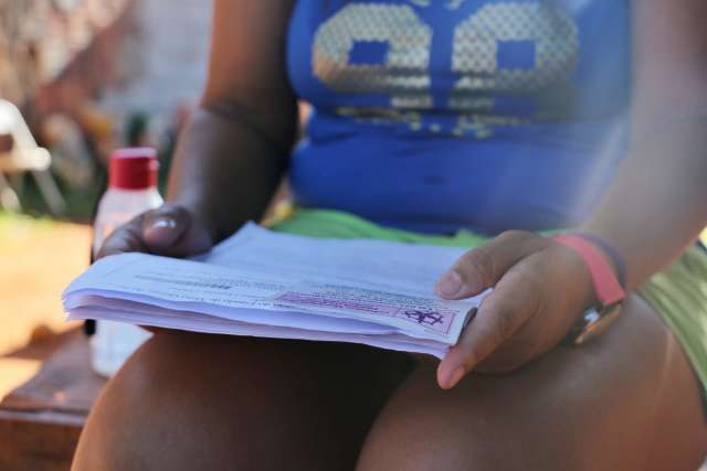 &ldquo;Eu estou presa e ele est&aacute; livre&rdquo;, diz mulher ap&oacute;s 5 den&uacute;ncias contra namorado