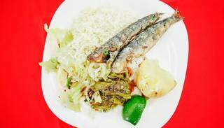 Da churrasqueira direto ao prato, esta dupla de sardinhas virou receita tradicional portuguesa (Foto: André Patroni)