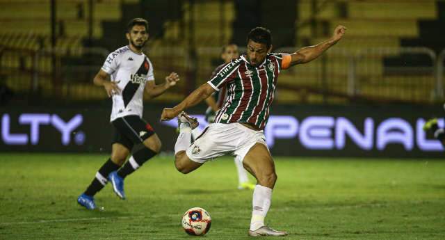 Na volta dos titulares, Flamengo faz 3 no Bangu e se isola na lideran&ccedil;a