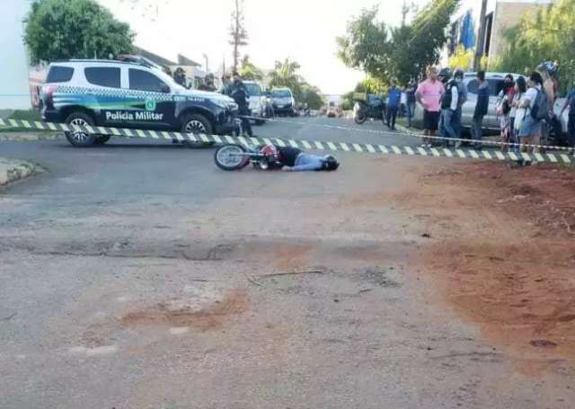 Motociclista &eacute; executado a tiros de pistola no Centro de cidade na fronteira