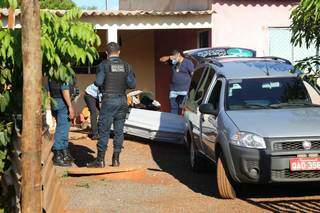 Luiz Felipe foi executado na varanda da casa onde vivia e vendia drogas (Foto: Paulo Francis)