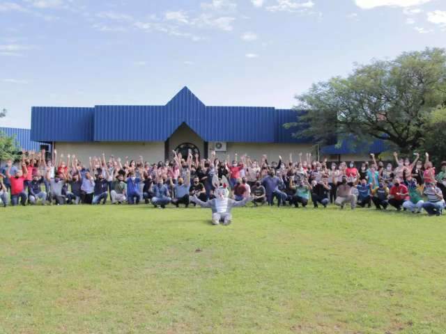 Servidores fazem festa at&eacute; com Coelhinho da P&aacute;scoa, a despeito da pandemia