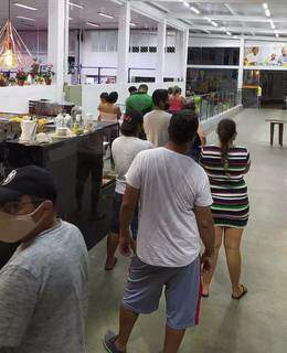 For&ccedil;a-tarefa fiscaliza medidas de biosseguran&ccedil;a em supermercados da Capital  