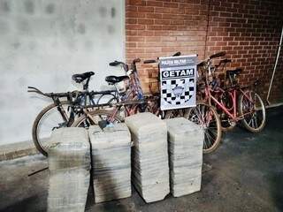 Transportando 200 quilos de maconha em bicicletas, quatro conseguem fugir Transportando 200 quilos de maconha em bicicletas, quatro conseguem fugir
