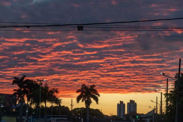 M&ecirc;s de abril come&ccedil;a nublado, mas previs&atilde;o &eacute; de tempo firme em MS