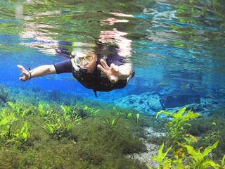 Flutuação no Aquário Natural, em Bonito, um dos atrativos que resistiram neste feriado (Foto/Divulgação: Aquário Natural)