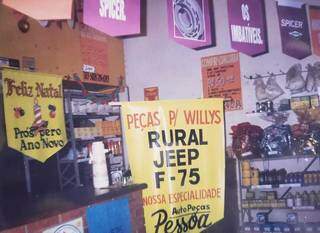 Clique mais atual do interior do comércio de autopeças, na época de Natal de 1990 (Foto: Arquivo Pessoal)